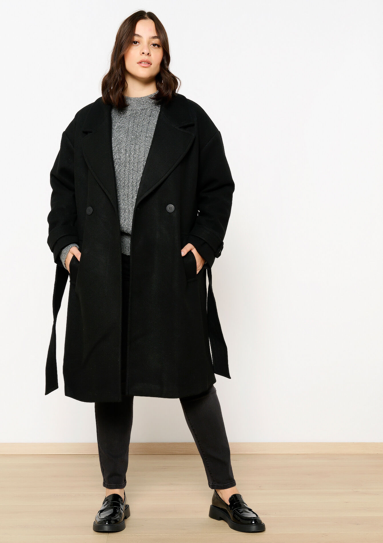 Halflange jas met riem