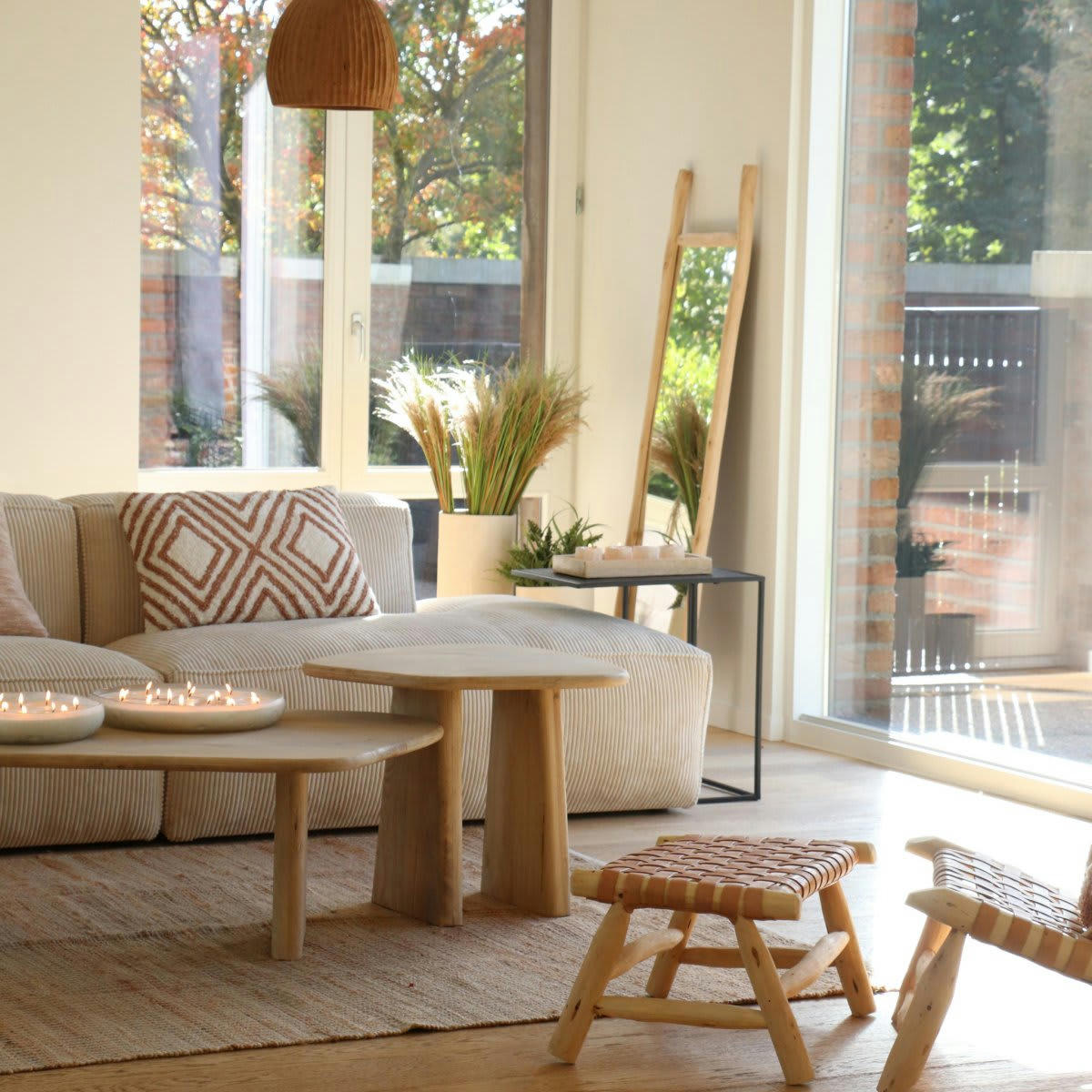 JASMINE - Table basse irrégulière en bois de manguier