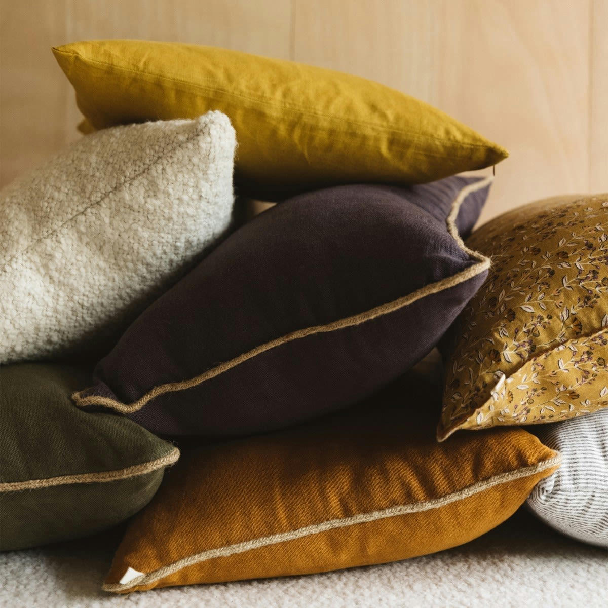 LES ESSENTIELS - Coussin en lin lavé jaune 45x45