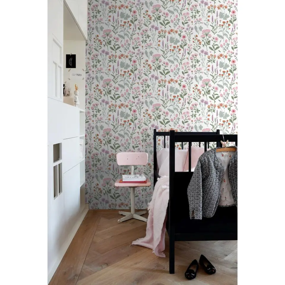 Sanders & Sanders behang veldbloemen groen, roze en paars - 50 x 900 cm