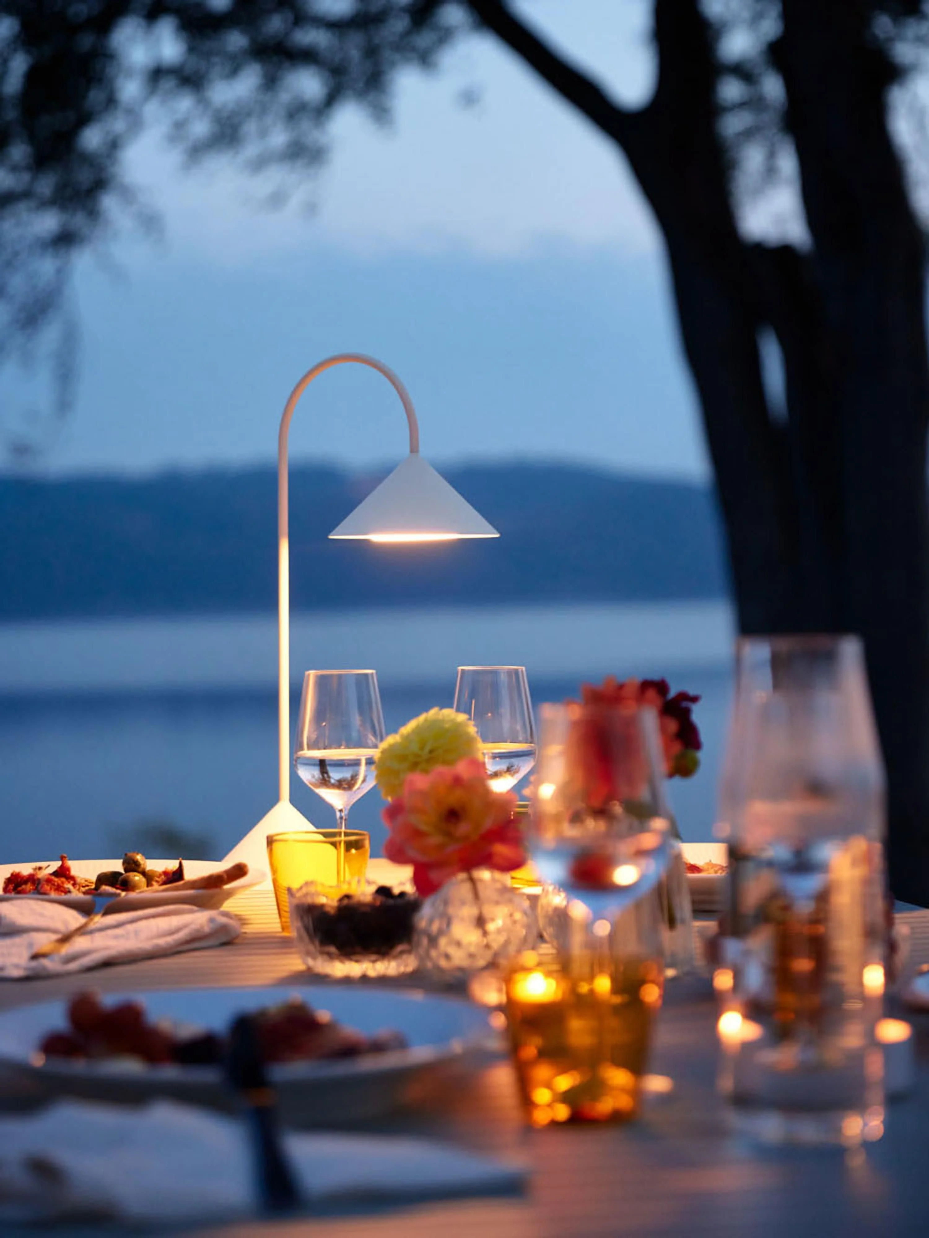 Mobile Outdoor-LED-Tischlampe Grasp, dimmbar