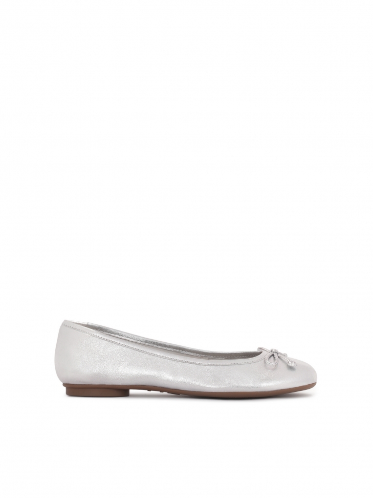 Classic ballerinas with round nose in silver color