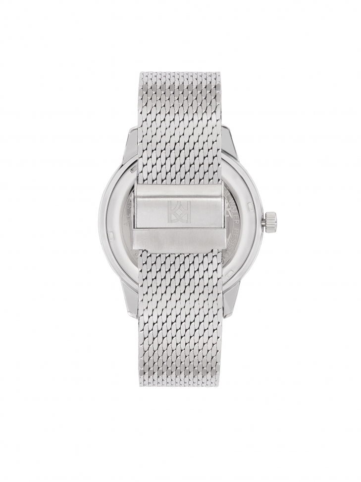 Classic men's analogue watch on a mesh bracelet