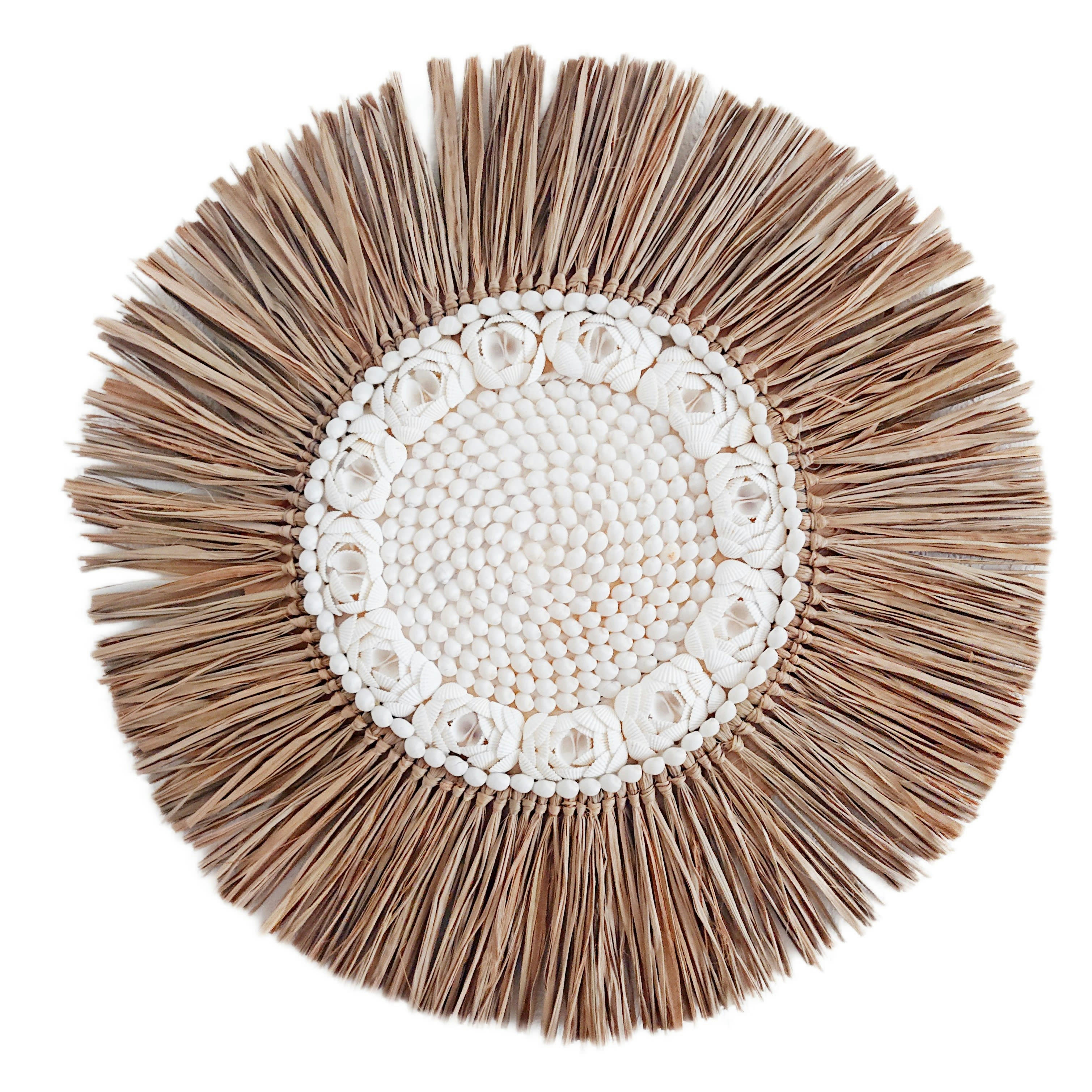 ROSA - Décoration murale en raphia et coquillages blancs D60 cm