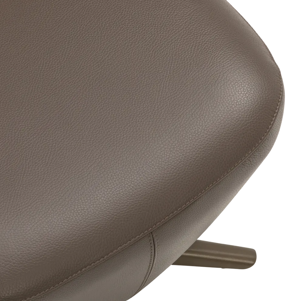 Hocker Caruzzo