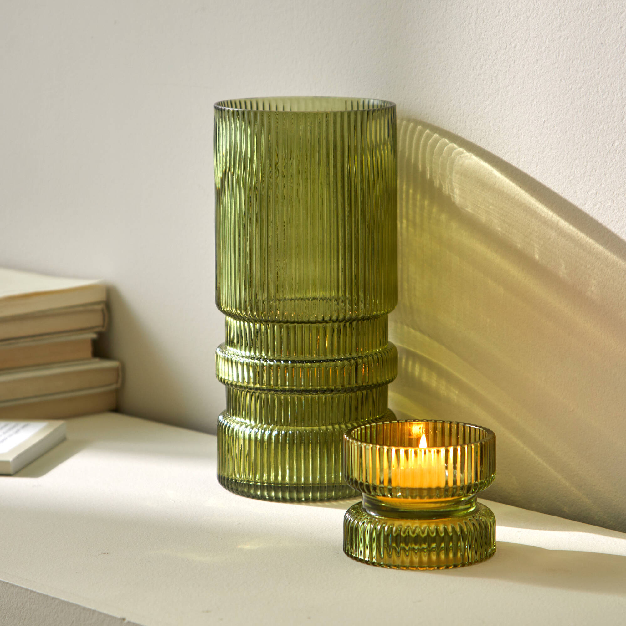 Vase strié en verre