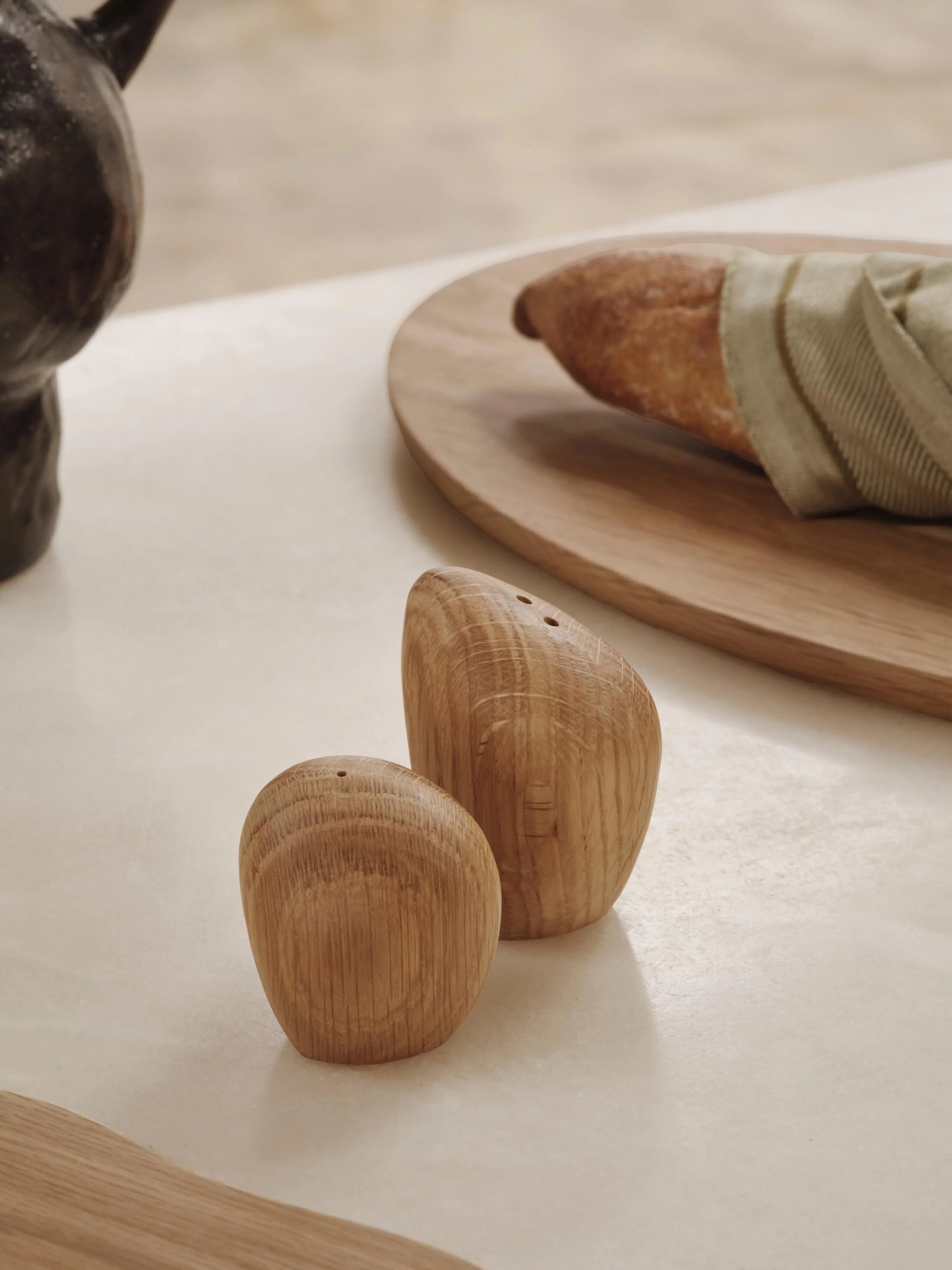 Salz- und Pfefferstreuer Cairn aus Eichenholz, 2er-Set