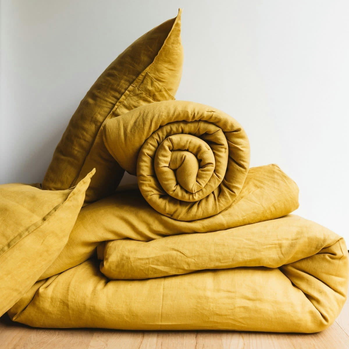 LES ESSENTIELS - Edredon en lin lavé jaune 90x190