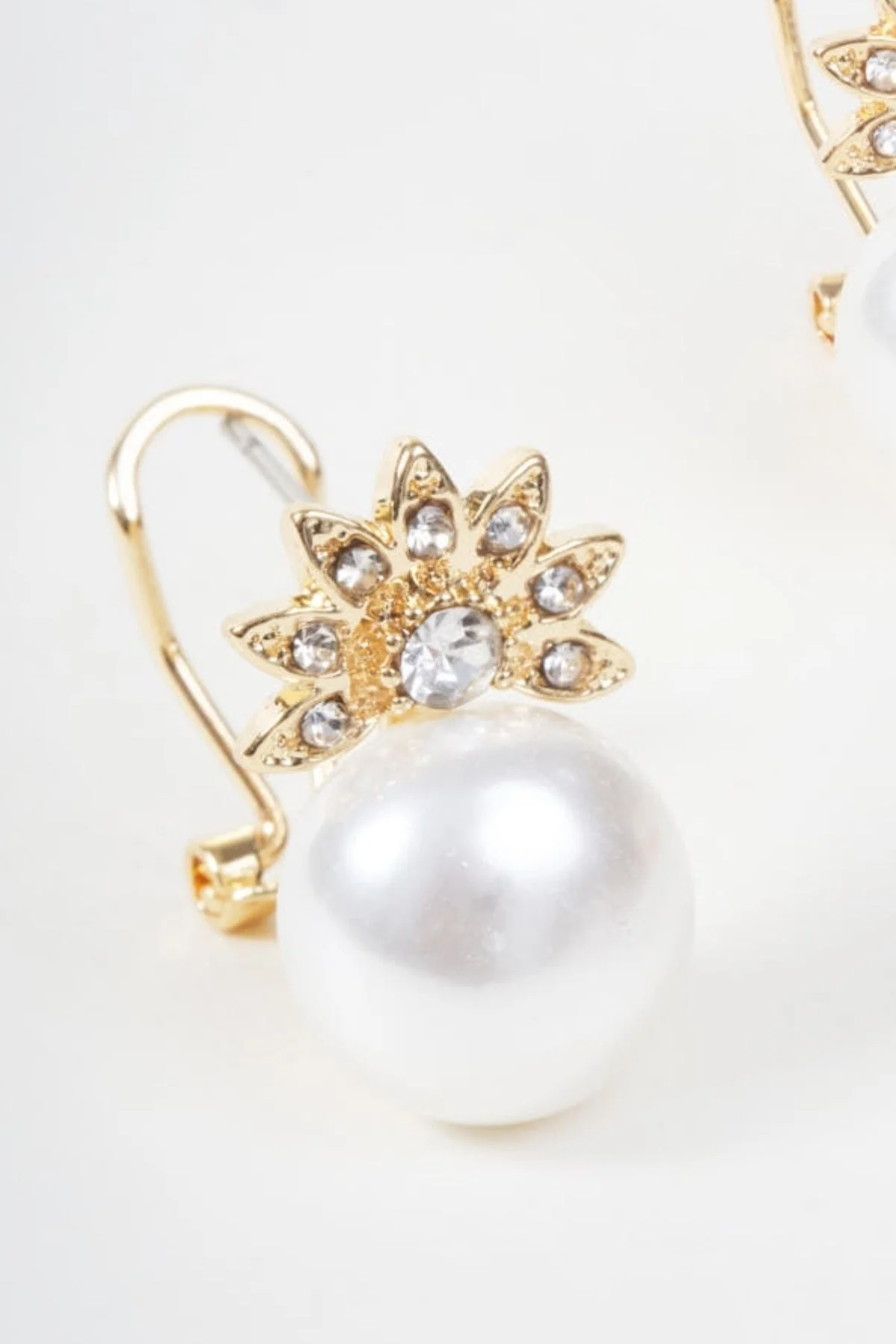 Fan Detail Faux Pearl Earrings