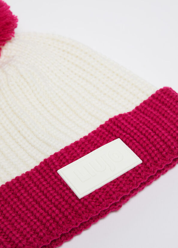 Berretto in maglia con pon pon