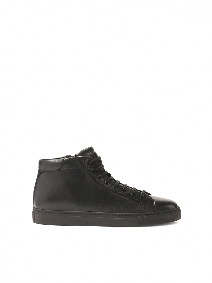 Minimalist men's sneakers with ankle upper