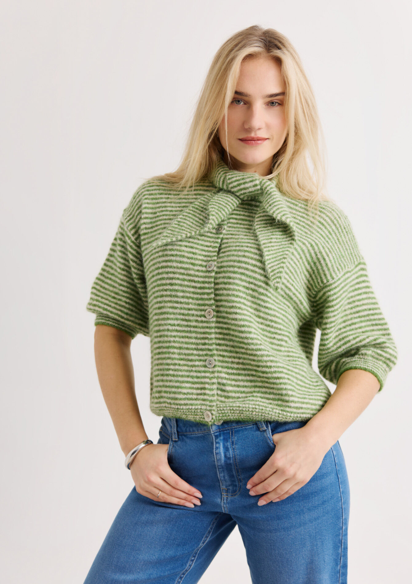 Gestreept vest met strikkraag