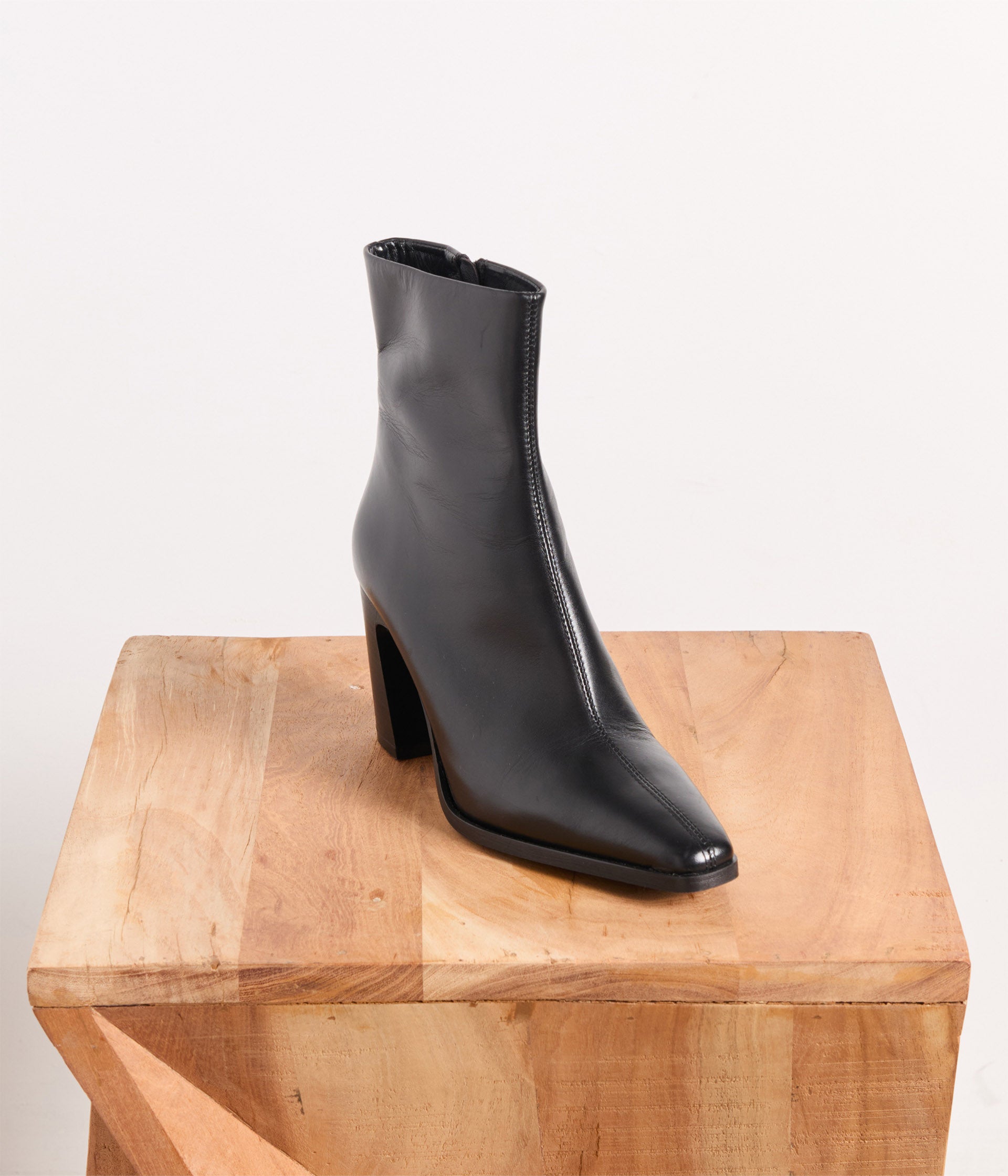 Boots cuir noir Sanaki