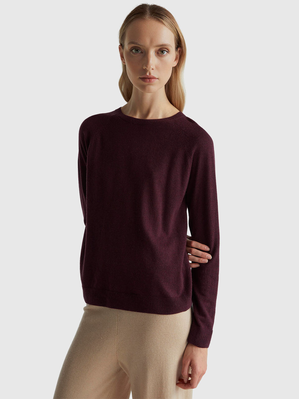 Brown crew neck sweater in cashmere and wool blend