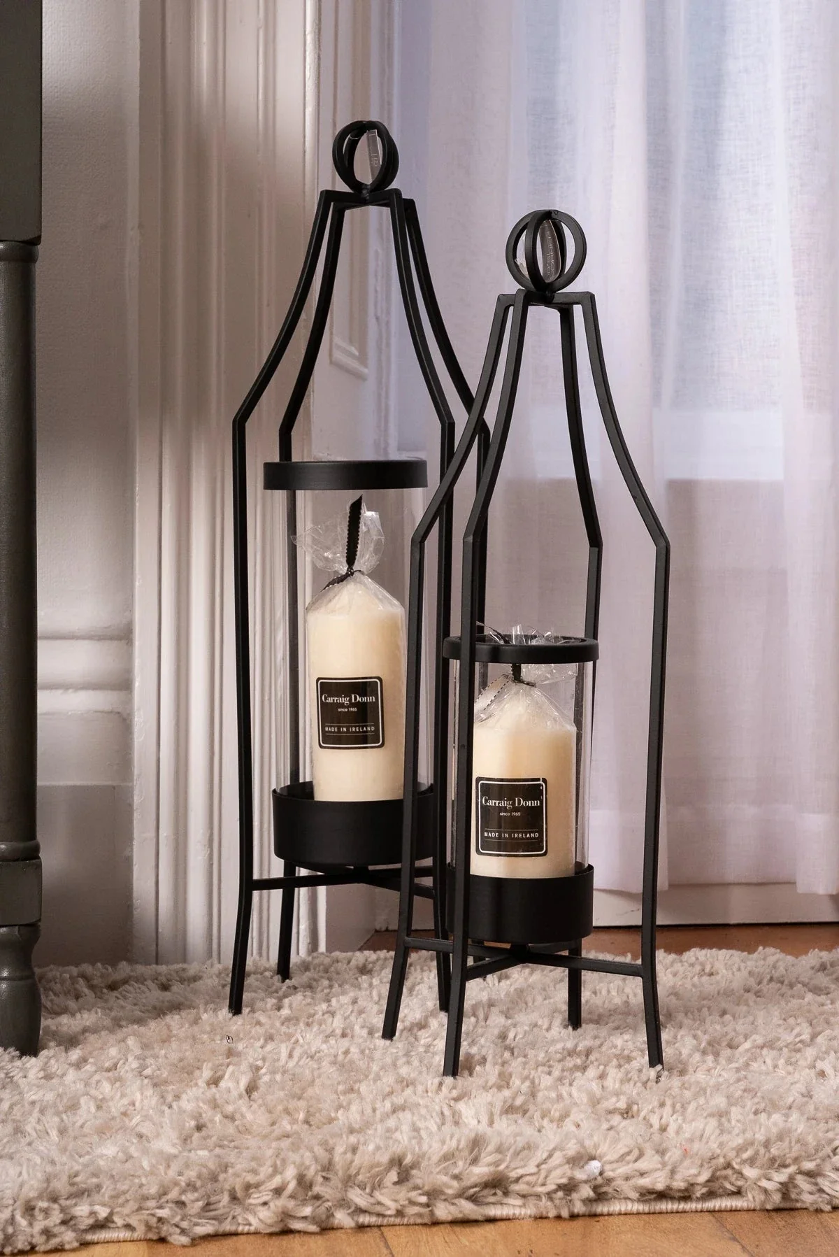 Laya Medium Black Lantern