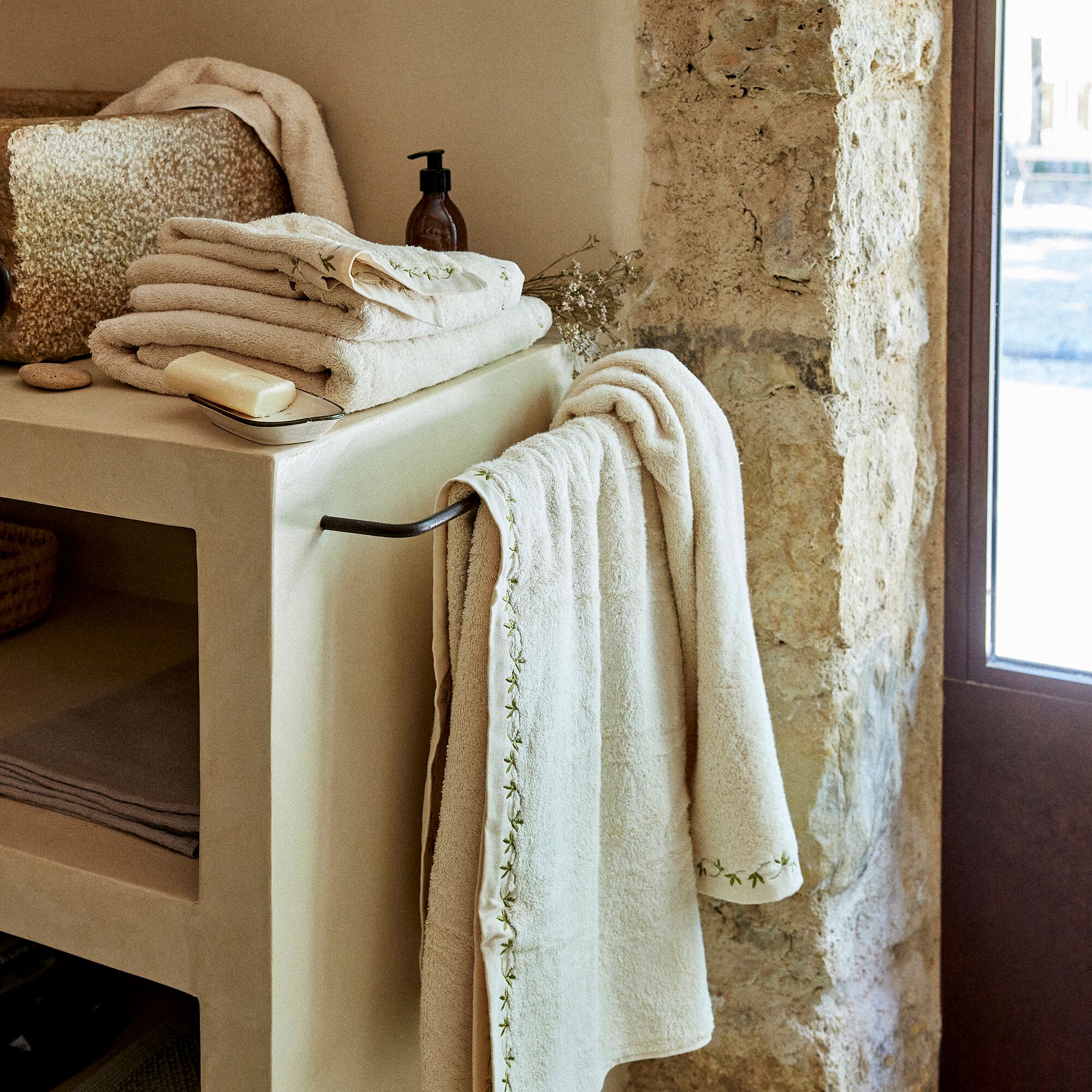 MELINA - Set de salle de bain en grès - blanc