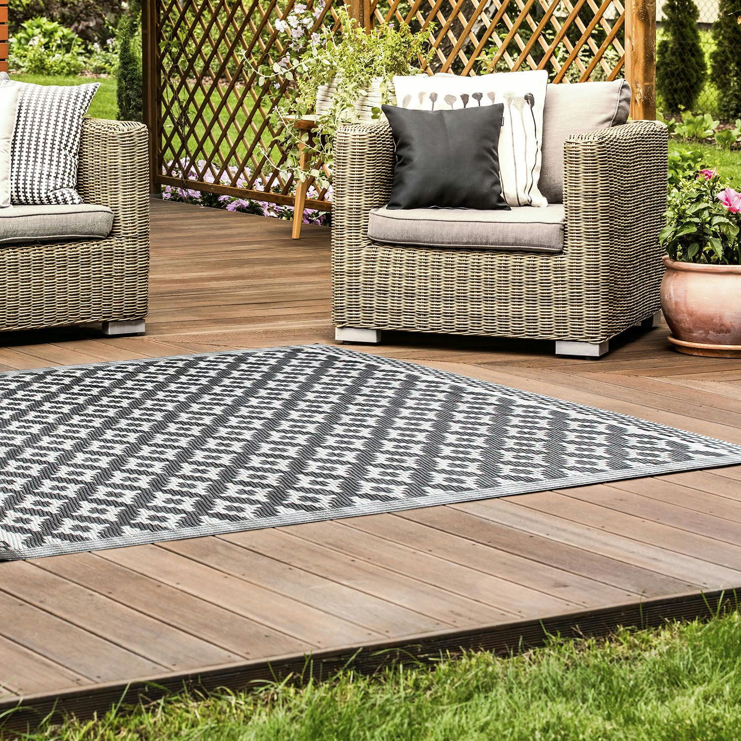 - Tapis en polypropylène 120 x 180 cm de long gris clair et blanc