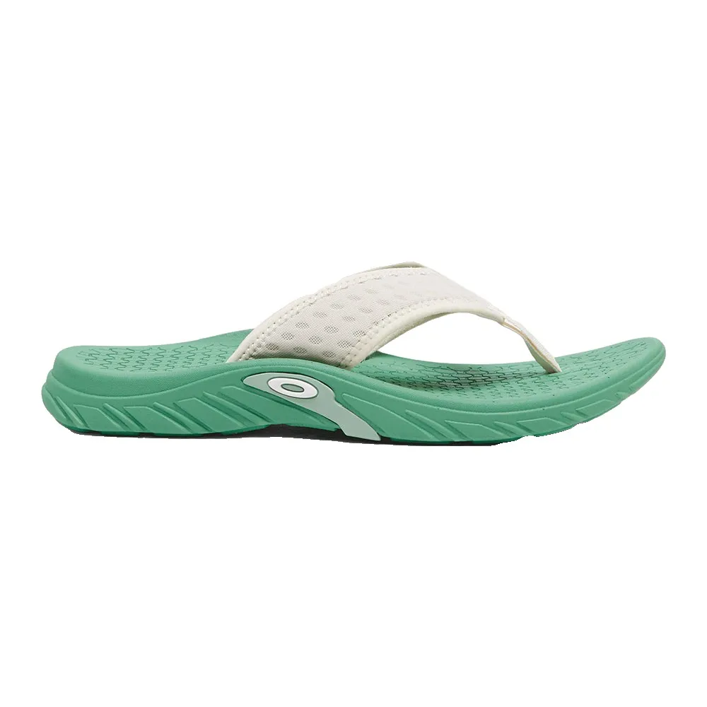 Oakley Operative flip flops