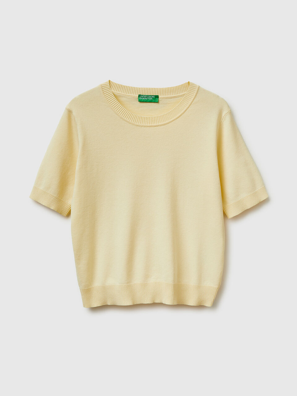 Light yellow sweater with short sleeves