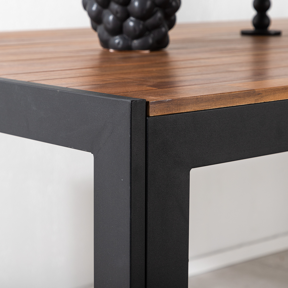 Nest outdoor Lasse Tuintafel Aluminium Zwart - met Houten Tafelblad