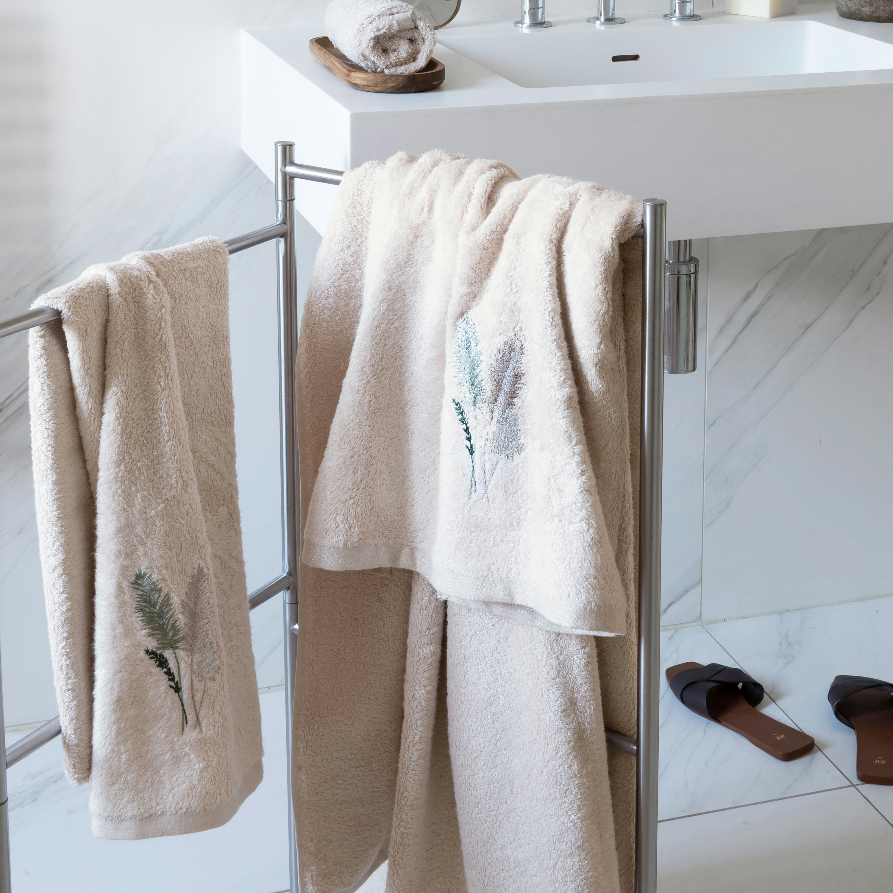 PAMPA 2 - Serviette de toilette coton brodé bouclette beige 50x90