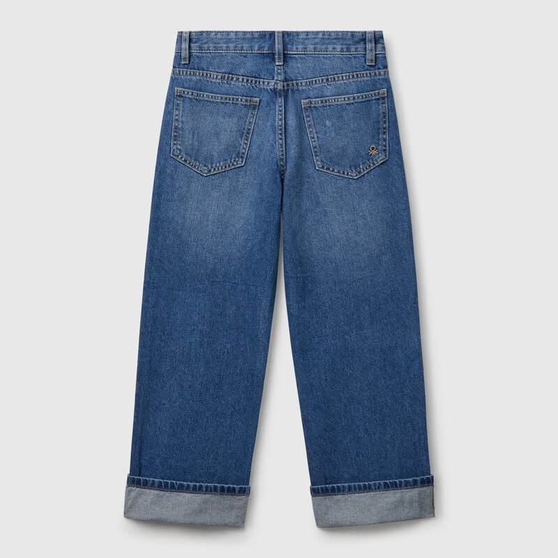 Straight leg jeans with tears