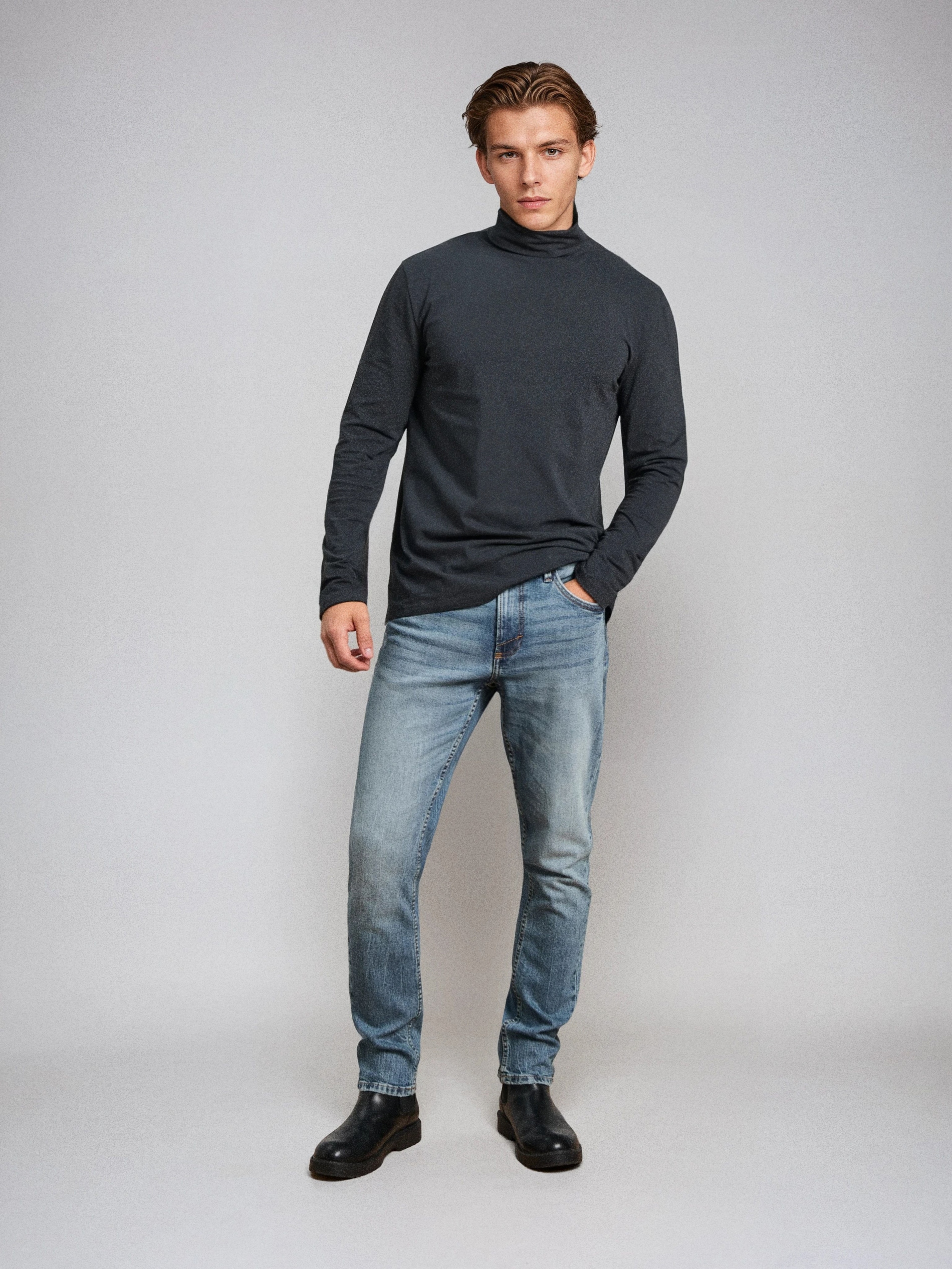 Jeansy slim fit z efektem sprania