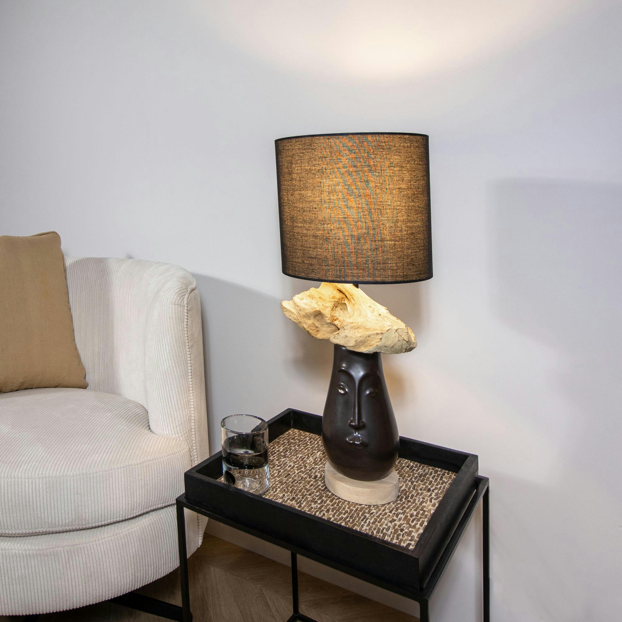 TAHAI - Lampe de table visage en céramique et acacia noir h46cm