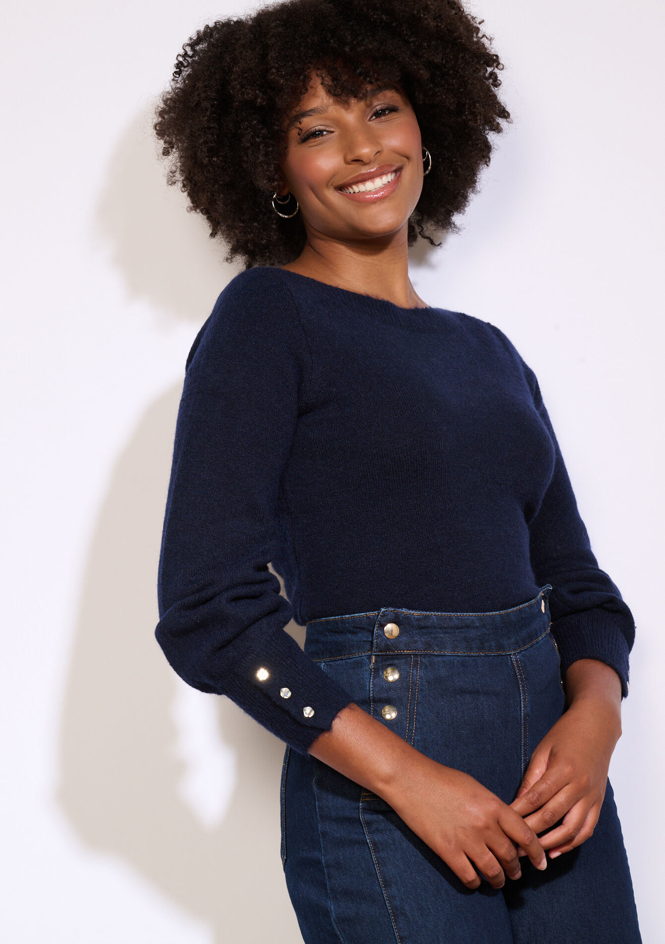 Trui met knopen op mouw