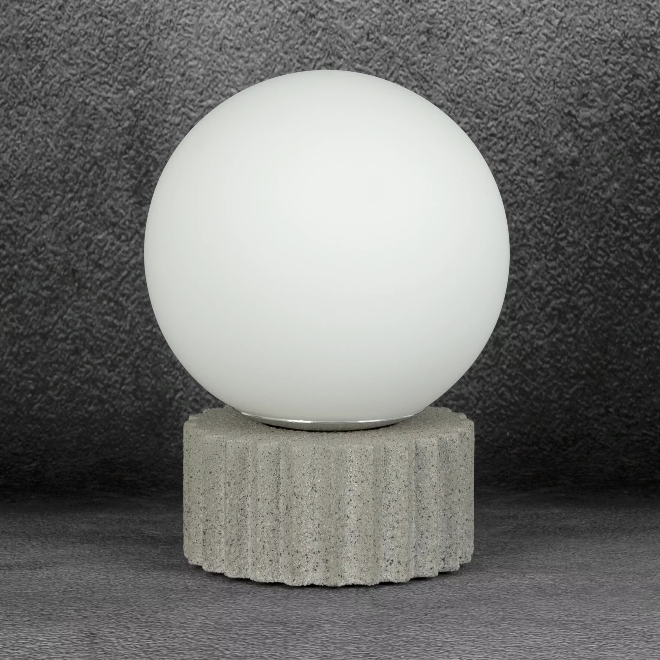 Lampa stołowa nocna biało, popielata ASPEN wykonana na podstawie z betonu