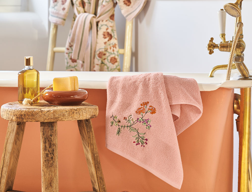 Serviette de bain brodéeLes délicates