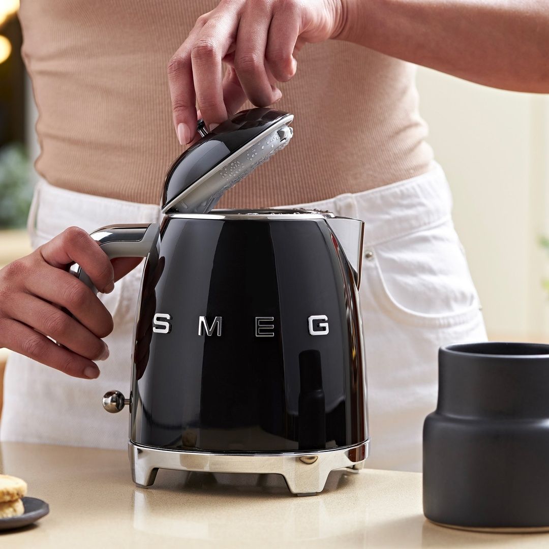 Smeg KLF05 Retro 50's Style Small Mini Kettle 0.8L