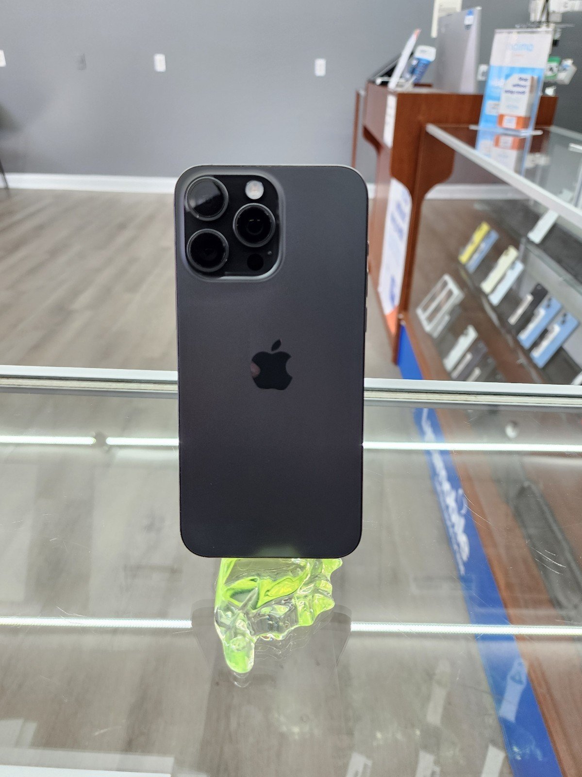 iPhone 15 Pro Max 256GB Black Titanium Unlocked Includes: Case+Protector+Charger