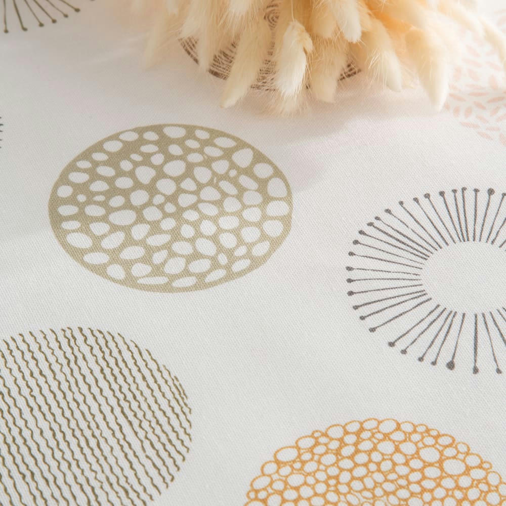 NILO BEIGE - Nappe imprimée blanc avec traitement anti-taches en coton 140x140 cm