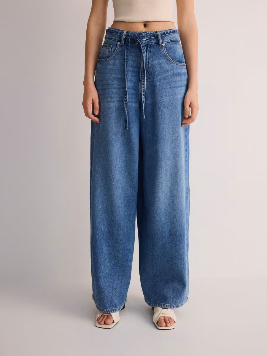 Wide Leg Jeans With Belt