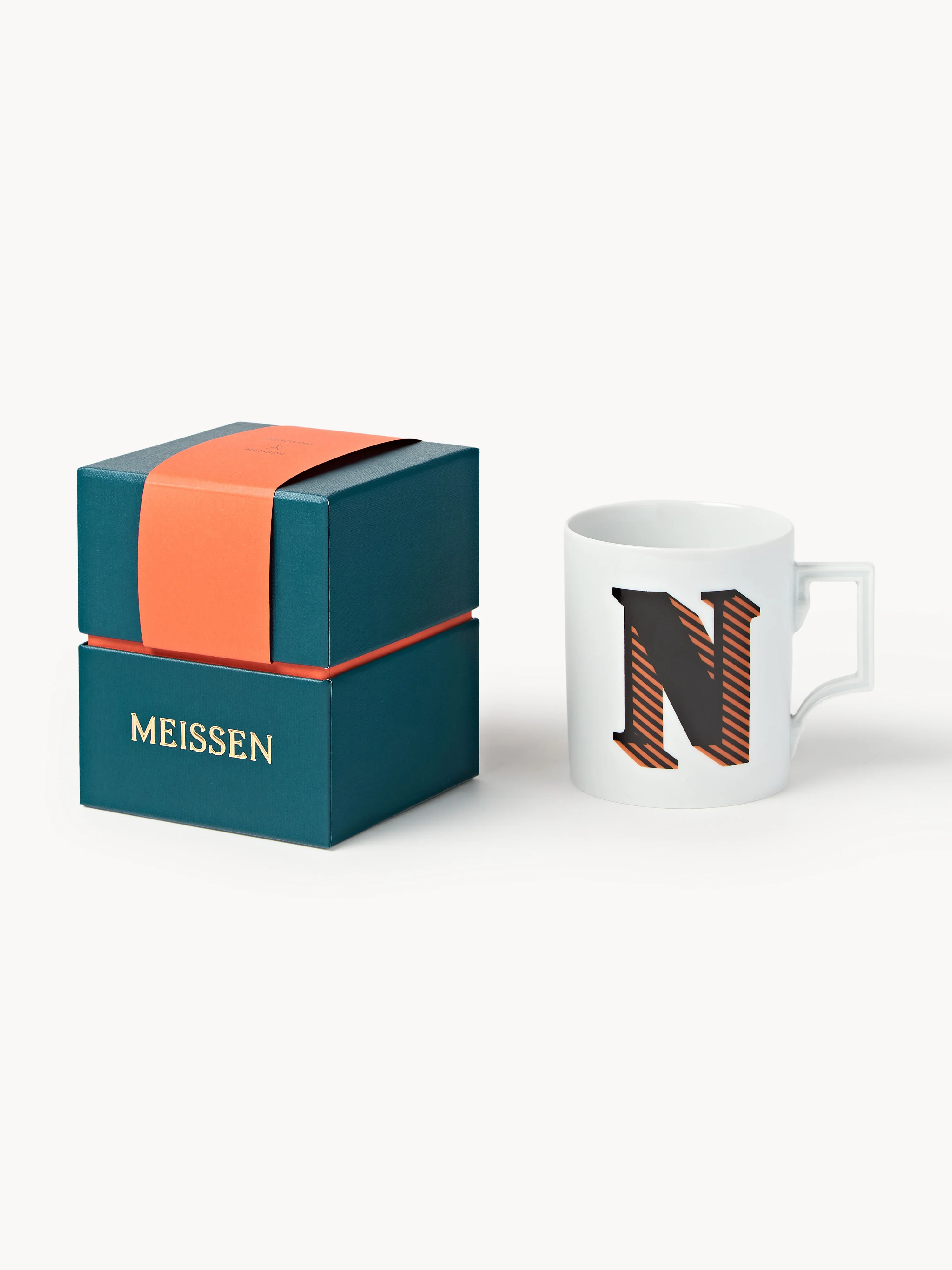 Westwing x MEISSEN, Handgefertigte Tasse Initials mit Dekor-Motiv