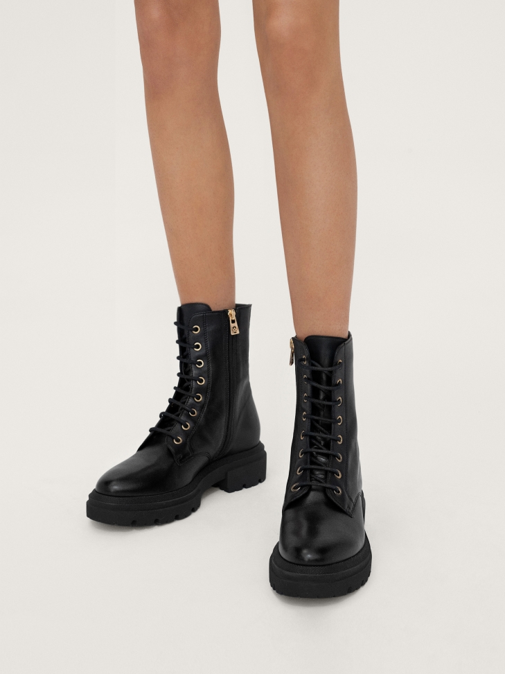 Insulated leather flat ankle boots with lacing and zipper