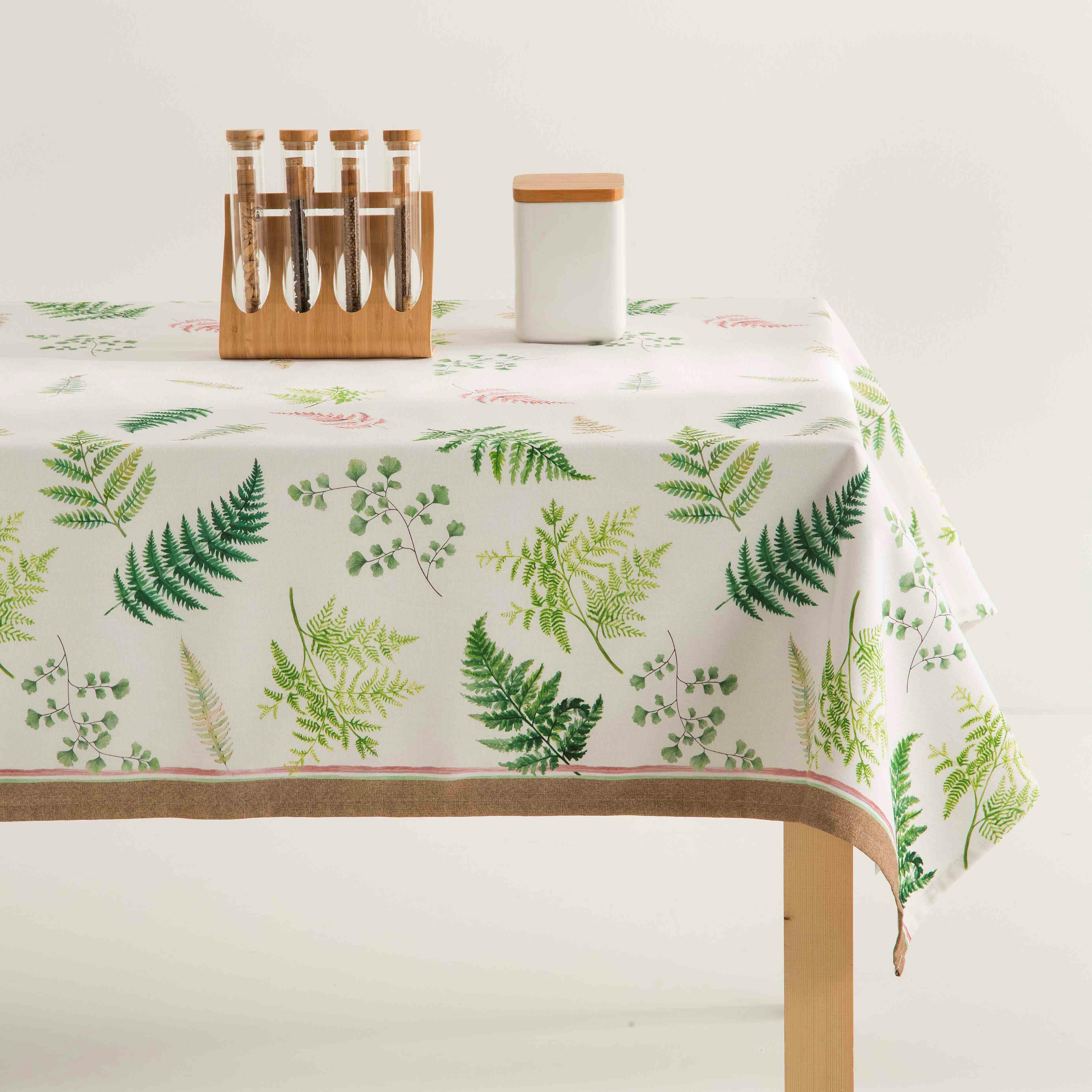 BOTANIC - Nappe imprimée vert avec traitement anti-taches en coton 140x300 cm