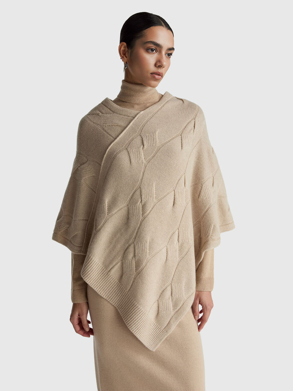 Diamond cape in pure cashmere