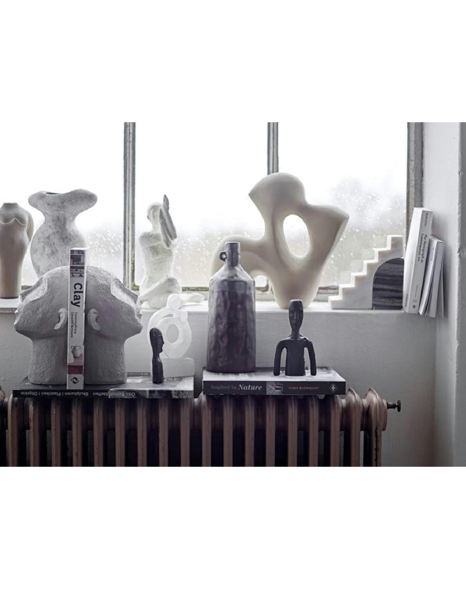 ADALINA II - Statuette décorative en polyrésine blanche