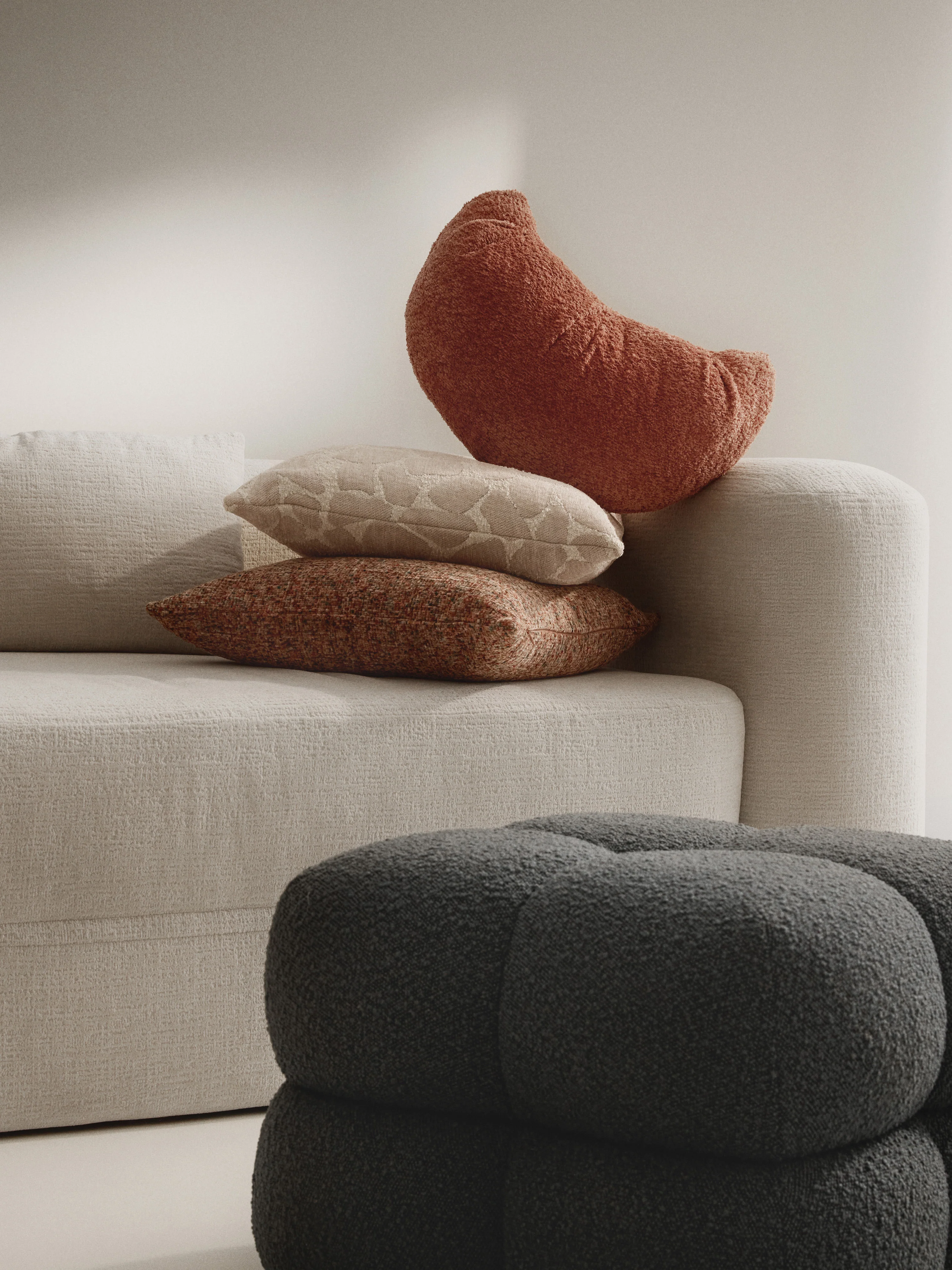 Kissenhülle Nenda aus Bouclé und Chenille