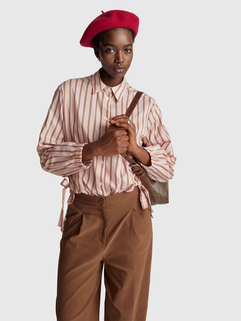 Shirt with vertical stripes and bows