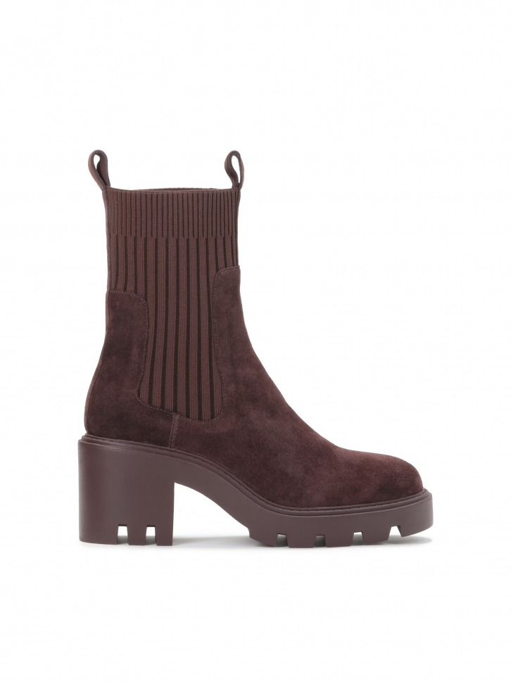 Ladies’ beige flat ankle boots