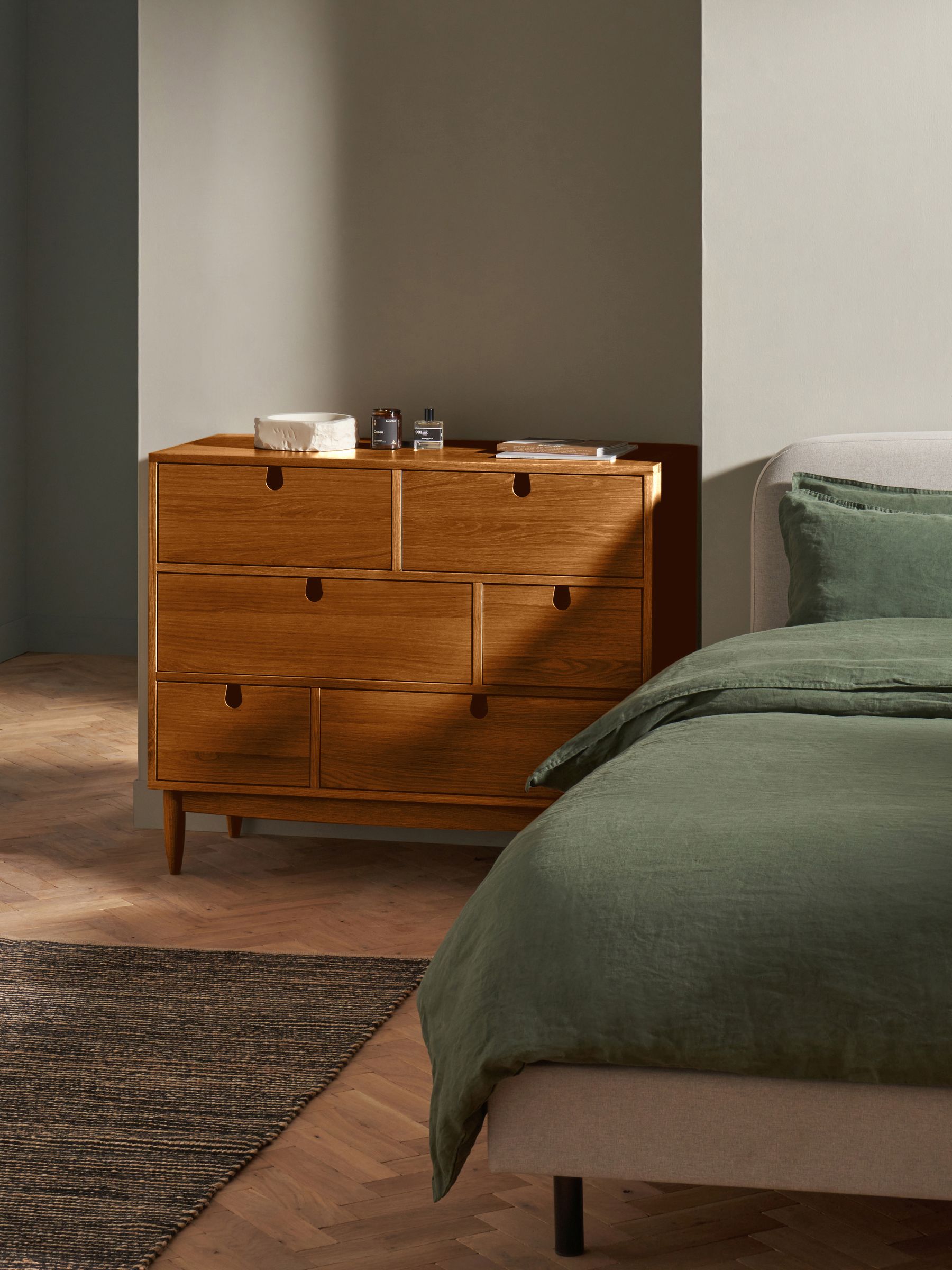 Penn 6 Drawer Chest in Dark Stain Oak