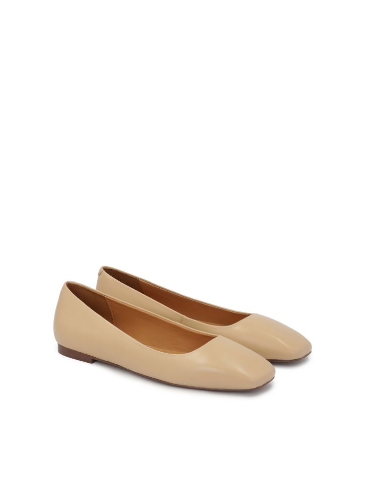 Beige pumps on a flat sole