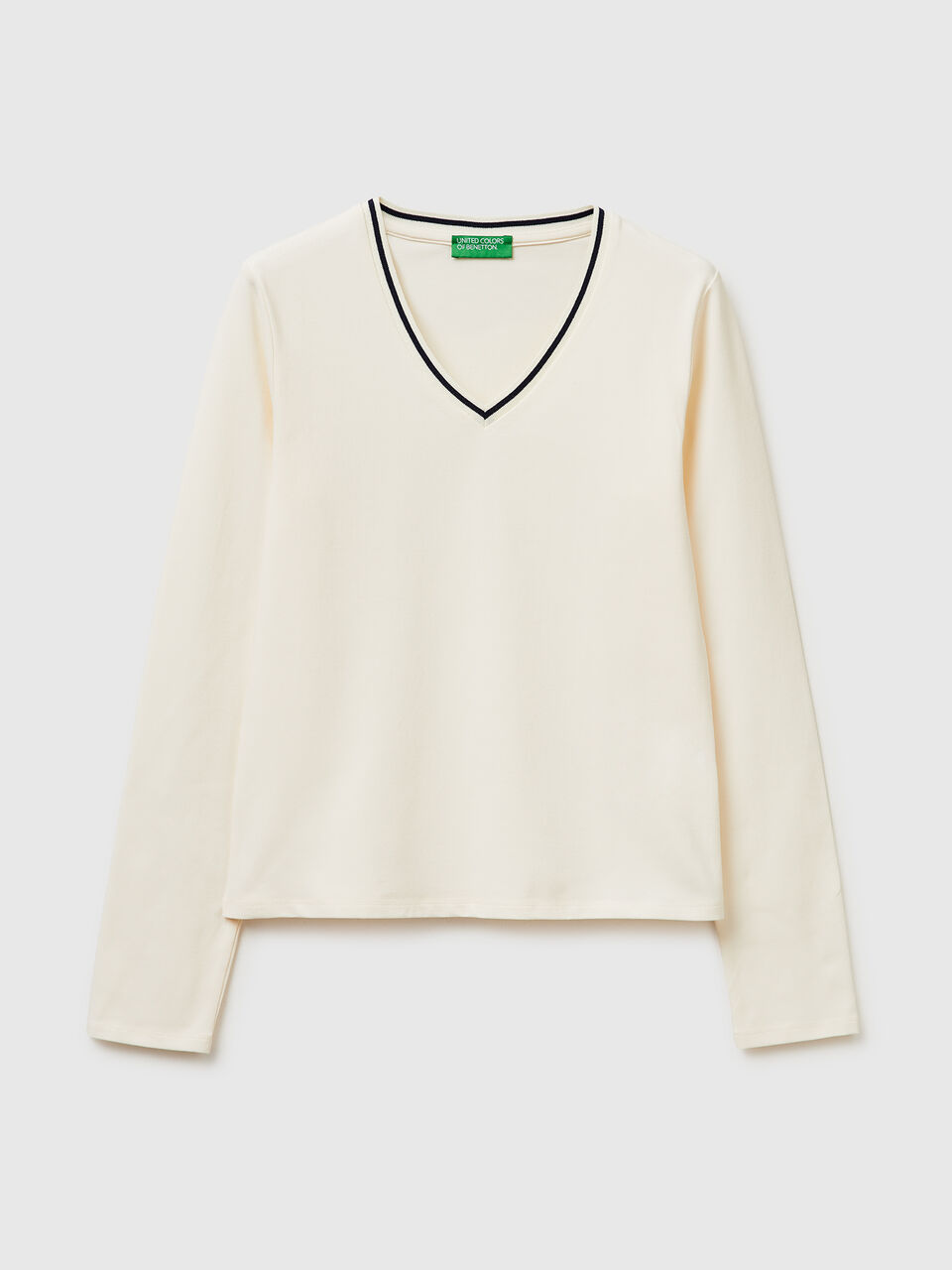 Fitted V-neck T-shirt