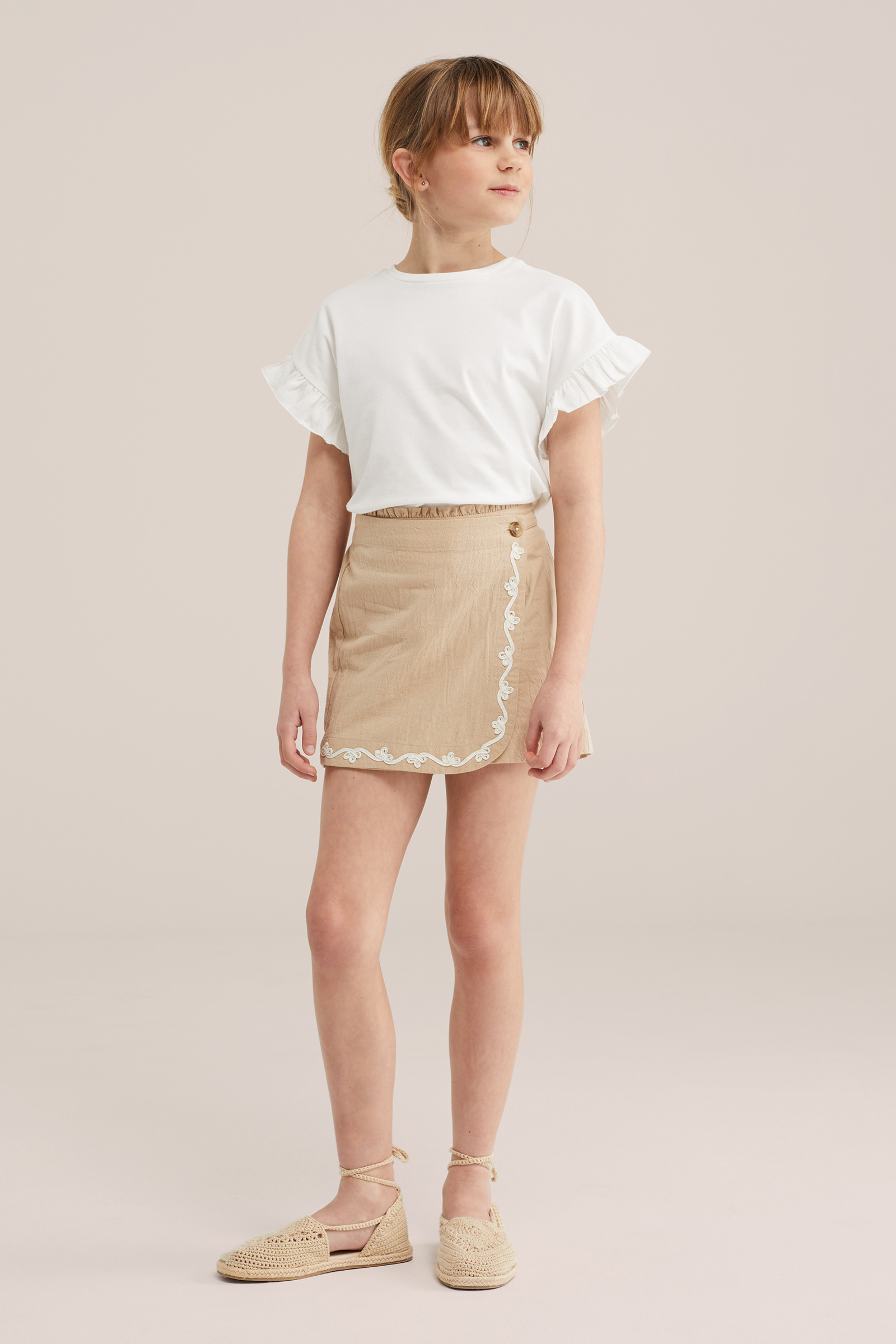 Meisjes skort met embroideries