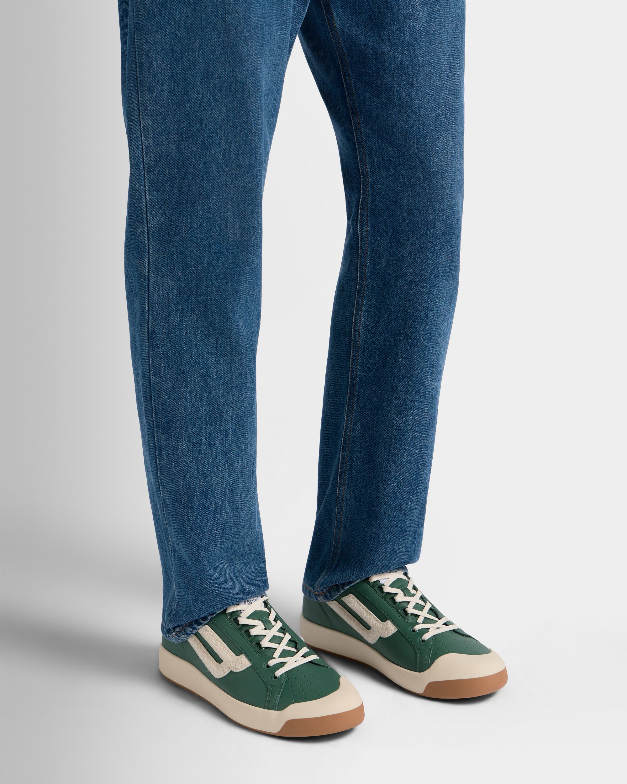 Sneaker aus Leder in Grün und Weiß aus der Tennis Collection