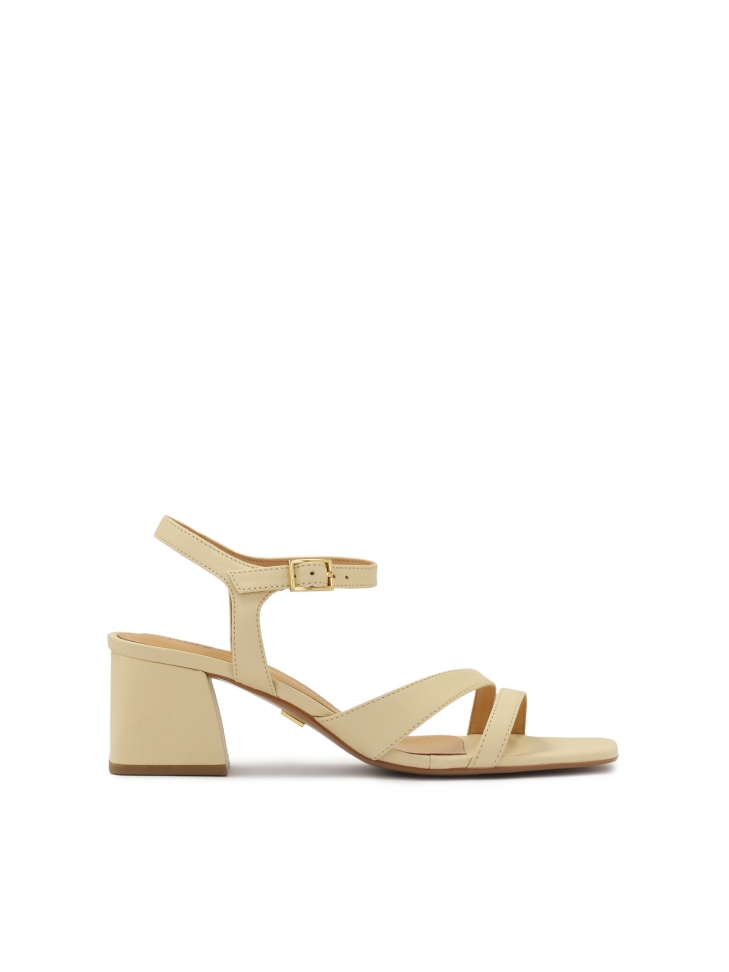 Versatile leather sandals on a post
