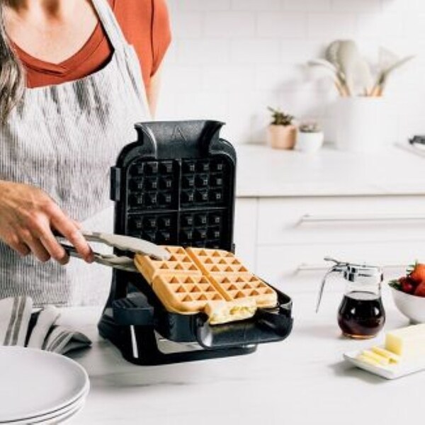 Ninja BW1001 NeverStick PRO Belgian Waffle Maker